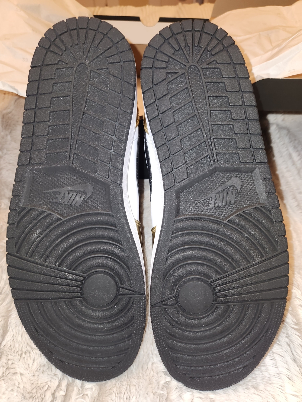 Air Jordan 1 MID SE - Picture 4 of 5